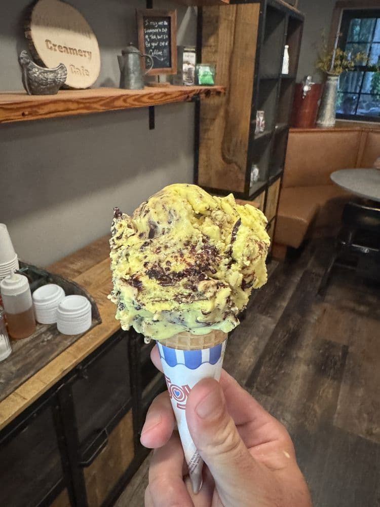 Pound Hill Creamery & Cafe