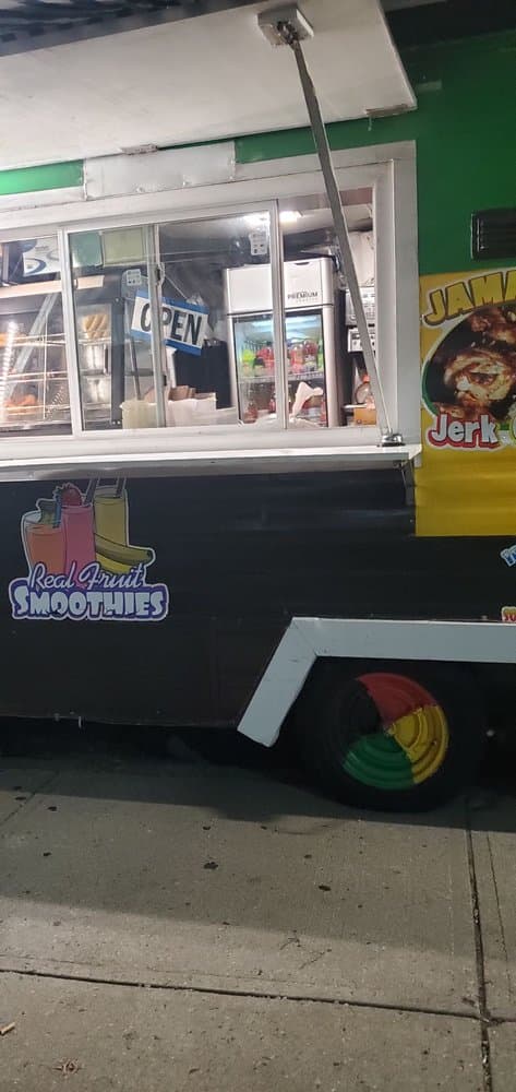 Mumma Vee Jamaican Finga Licking Restaurant