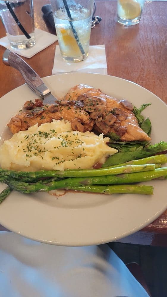 Localz Kitchen and Cocktails