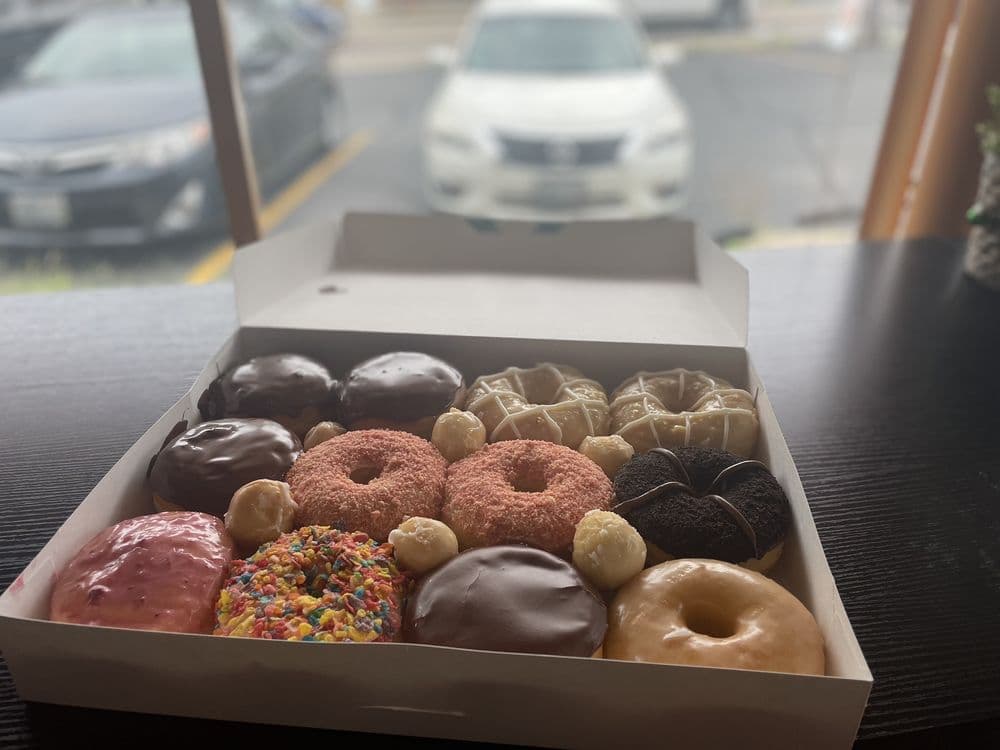 Glaze'n Daze Donuts
